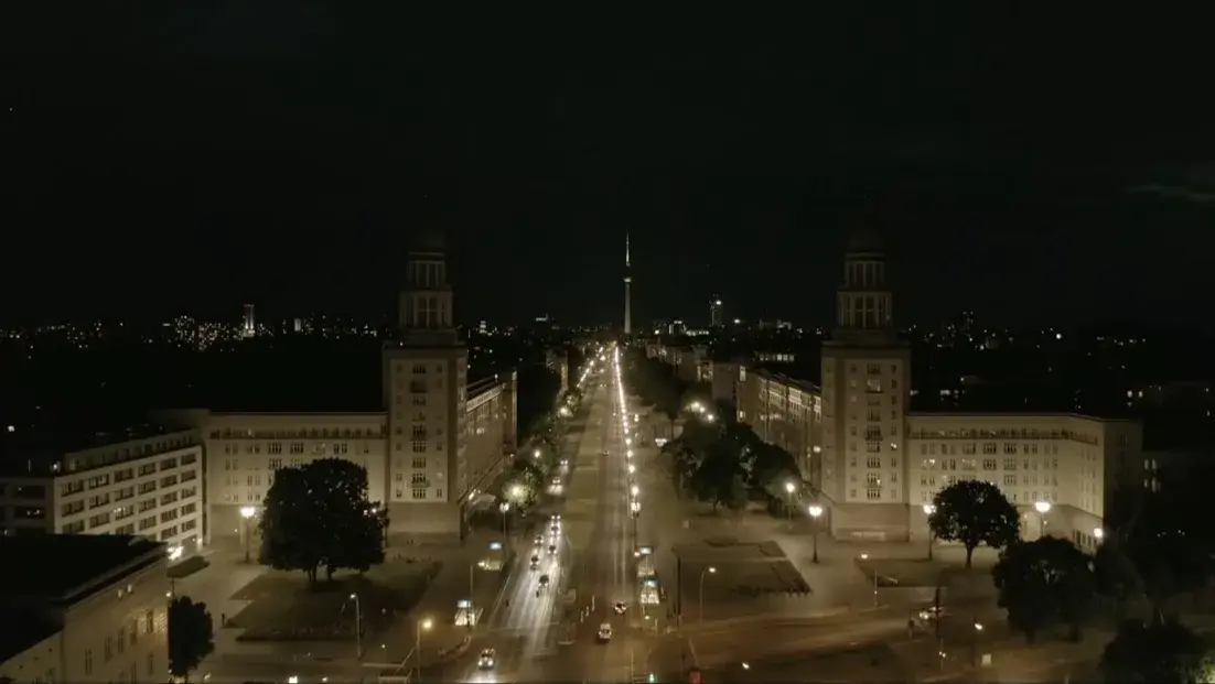 爱是什么文案朋友圈说说(爱情的句子唯美短句)