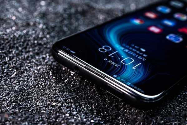 手机高清膜和钢化膜哪个好（一文学会使用什么手机膜）