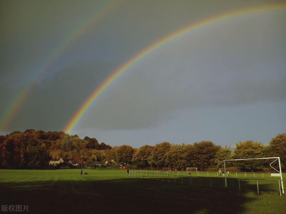 彩虹文案短句干净唯美句子(遇见彩虹配文朋友圈)