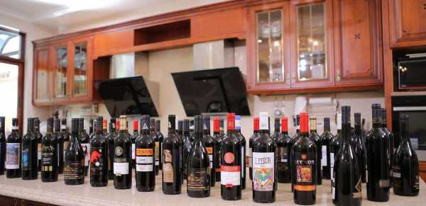 朋友圈红酒文案文艺范（浪漫红酒高级文案短句）