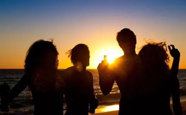 友谊朋友文案朋友圈短句（小众却惊艳的友谊文案）