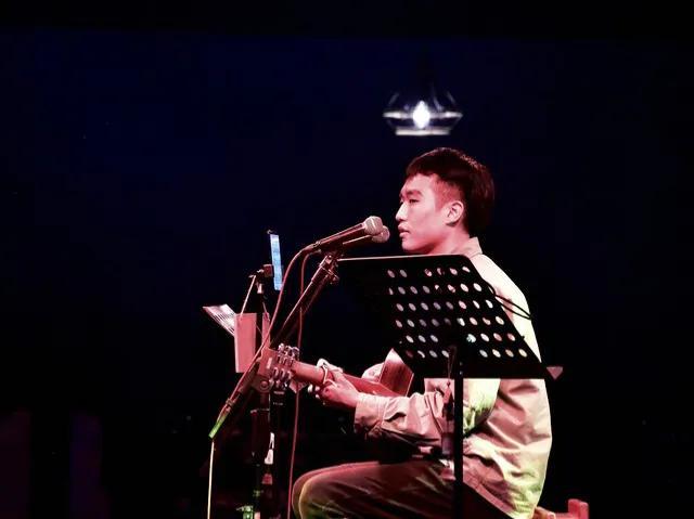 ktv朋友圈怎么发文案(去ktv唱歌发个朋友圈说说)