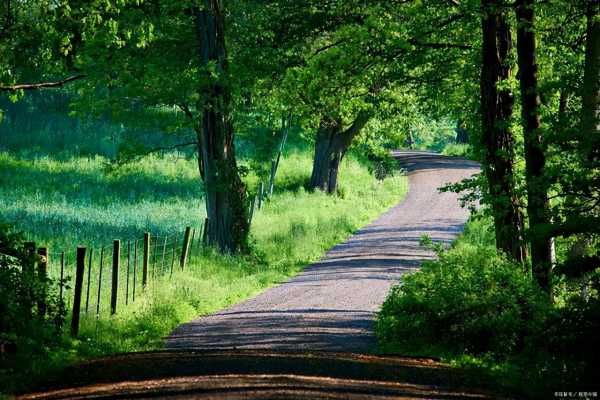 朋友的文案短句伤感句子（伤感时发的朋友圈文案）