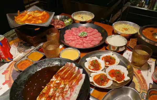 吃火锅发朋友圈说说搞笑(火锅聚餐的简短朋友圈)