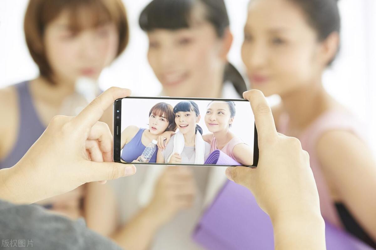 男女生自拍照文案朋友圈（自拍秒赞的高级文案）