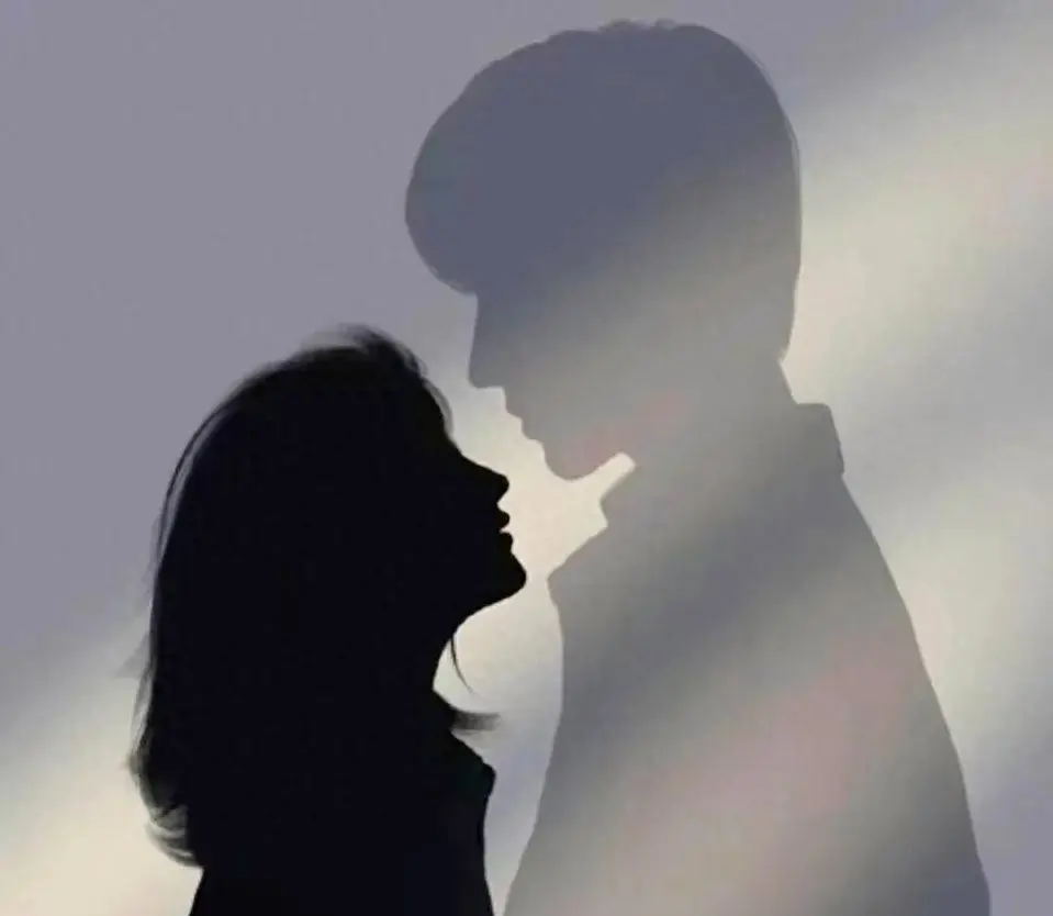 专一深情的文案发朋友圈(深情文案短句干净治愈)