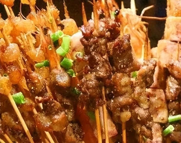 吃烧烤的文案发朋友圈句子（关于吃烧烤的搞笑说说）