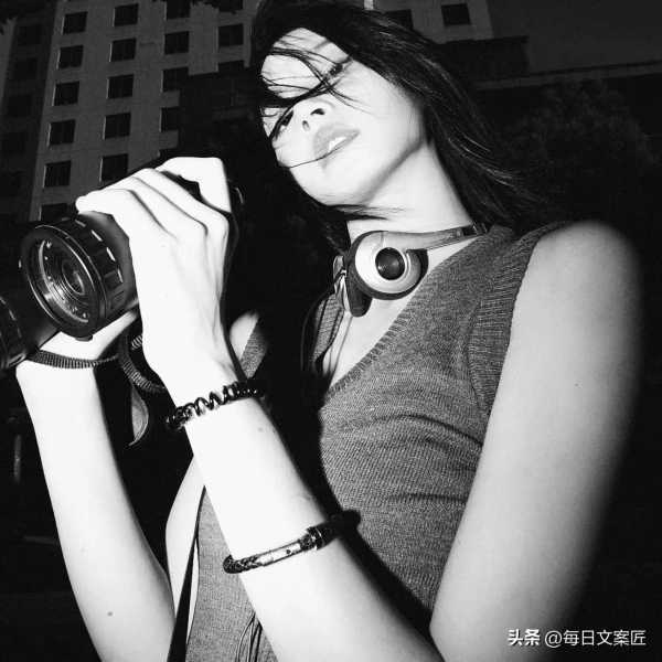 晚上文案朋友圈治愈说说（适合发夜色的唯美句子）