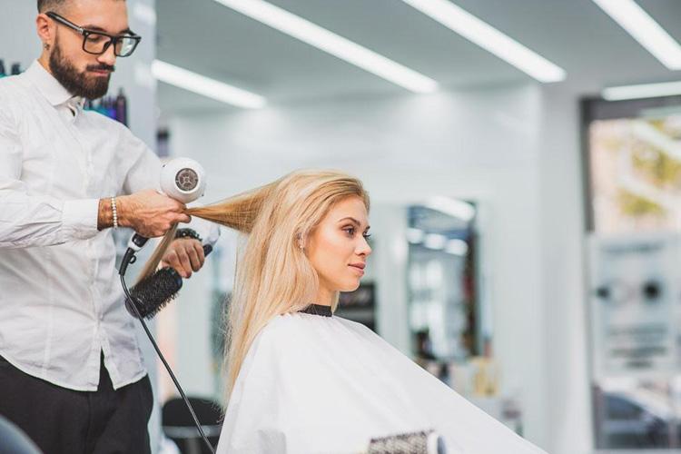 负离子电吹风的优缺点（揭秘负离子吹风机的神奇之处）