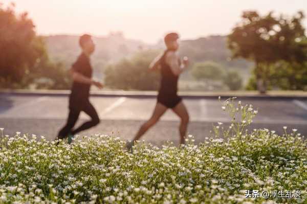 健身文案励志发朋友圈(健身打卡心情幽默说说)