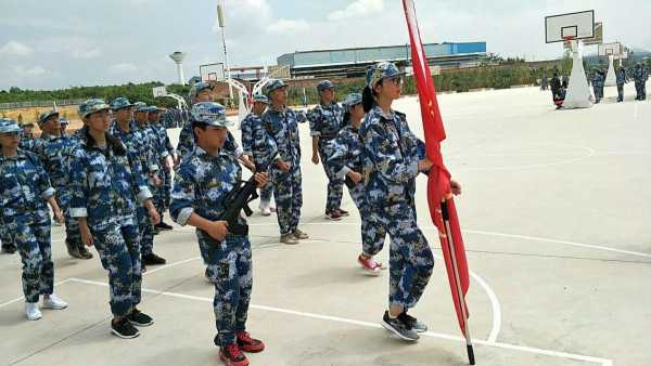 怀念母校的句子简短唯美发圈（想念怀念学校时光的句子）