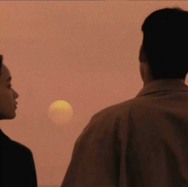 温柔恋爱文案短句干净治愈(恋爱观最正的一句话)