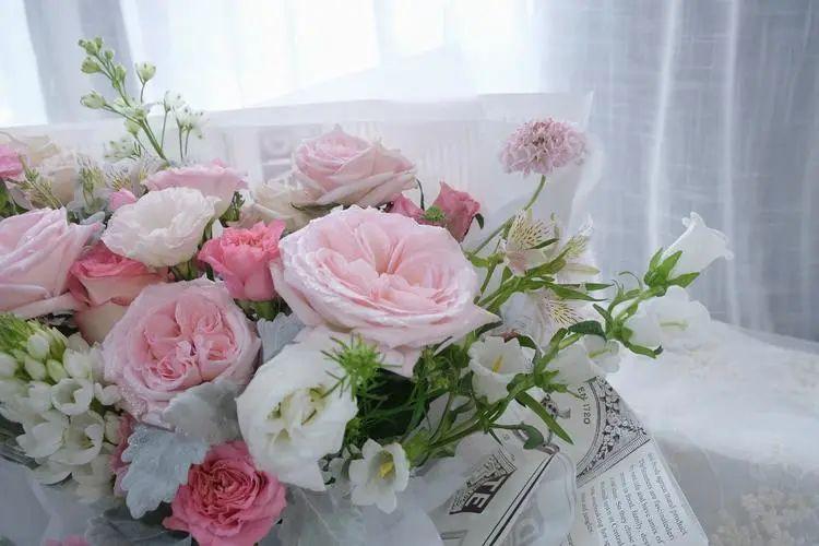 送花文案简短暖心情话（关于一束花仪式感的句子）