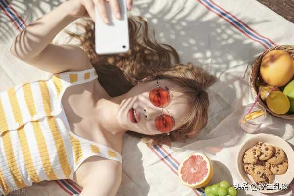 简短的摄影文案高级感美文（配自拍照的文艺短句）