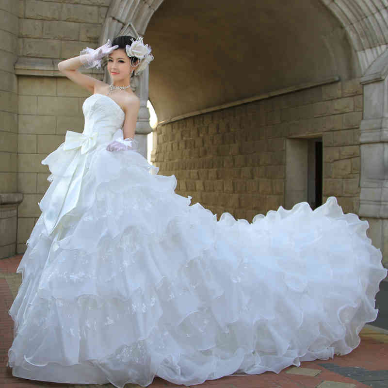 婚纱文案朋友圈高级短句(女孩穿婚纱的心情短语)