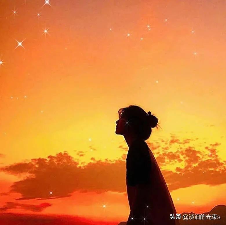 躺着看星星文案短句治愈（一起看星星的浪漫语句）