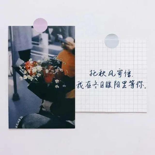 听歌的文案简短发朋友圈(听歌有感触的心情句子)