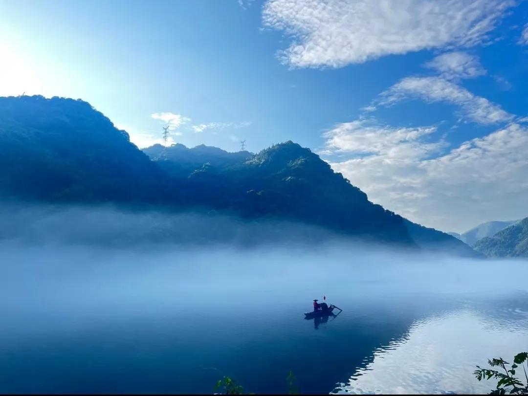 出去游玩文案朋友圈说说（旅行小清新文艺短句子）