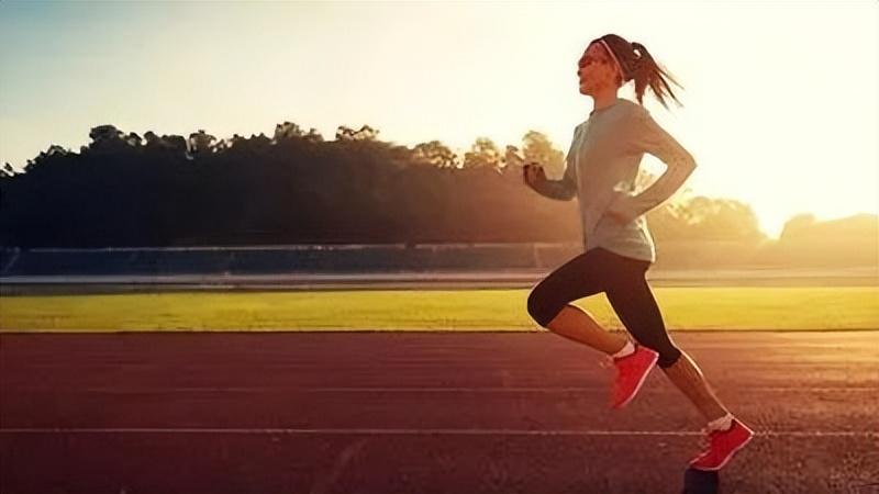 精辟跑步的文案朋友圈(运动与汗水正能量句子)