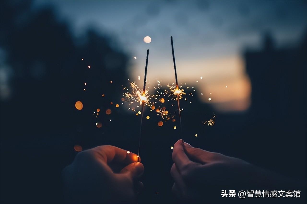 夫妻情侣幸福的文案朋友圈（幸福感爆棚的文案短句）