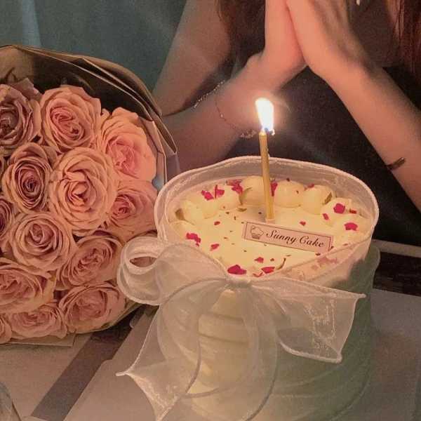 自己生日的文案怎么写简短（高情商祝自己生日快乐）