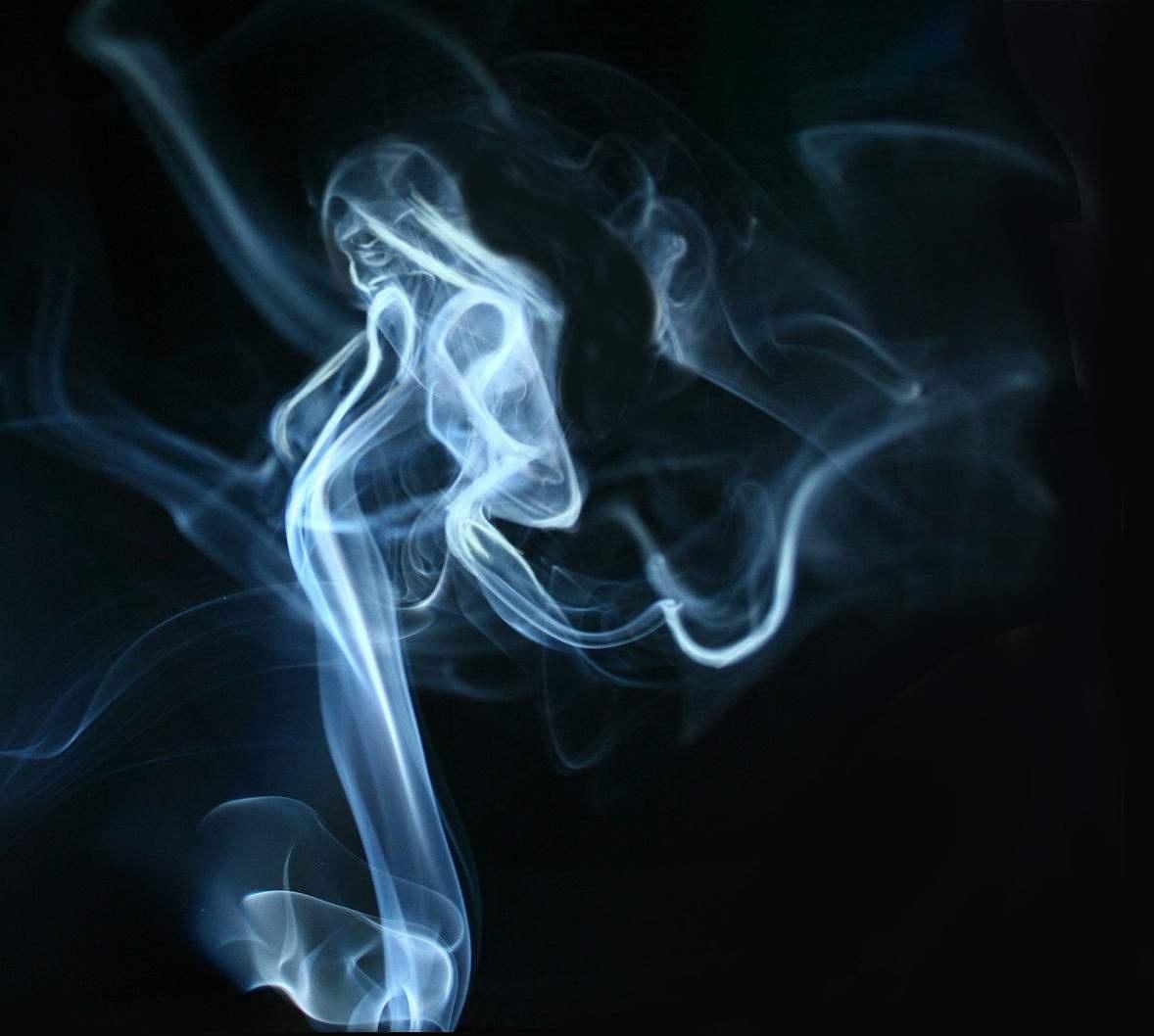 关于烟的文案伤感朋友圈（关于烟的爱情经典语录）