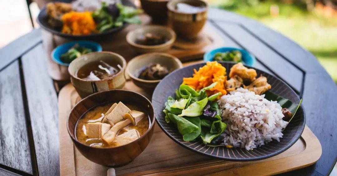 吸引人的餐饮短句励志文案(餐饮店开业推广朋友圈)