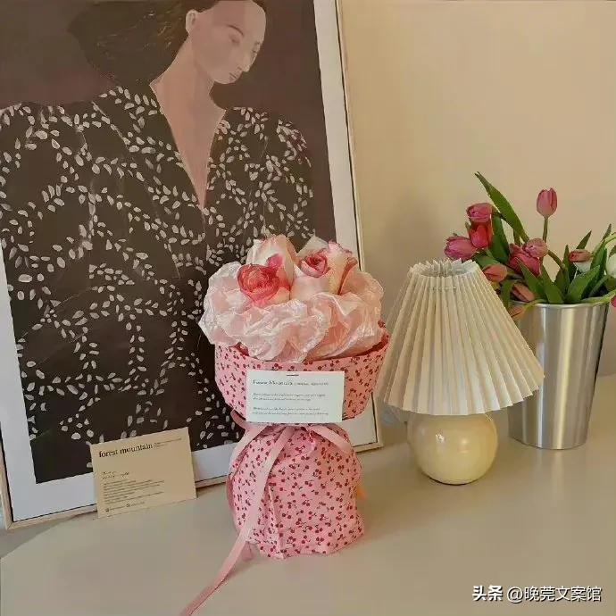 女生发自拍的高级文案温柔（高情商的女人发圈说说）