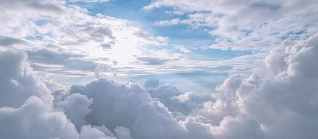 云朵文案短句干净治愈句子（云朵的浪漫小众文案）