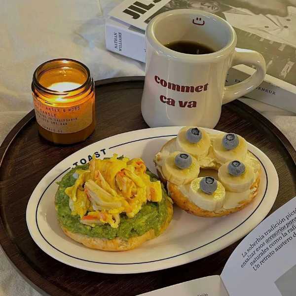 和朋友喝咖啡的文案短句（咖啡续命朋友圈说说心情）