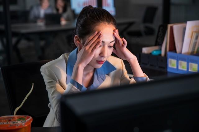 加班文案朋友圈短句幽默（加班励志的句子正能量）