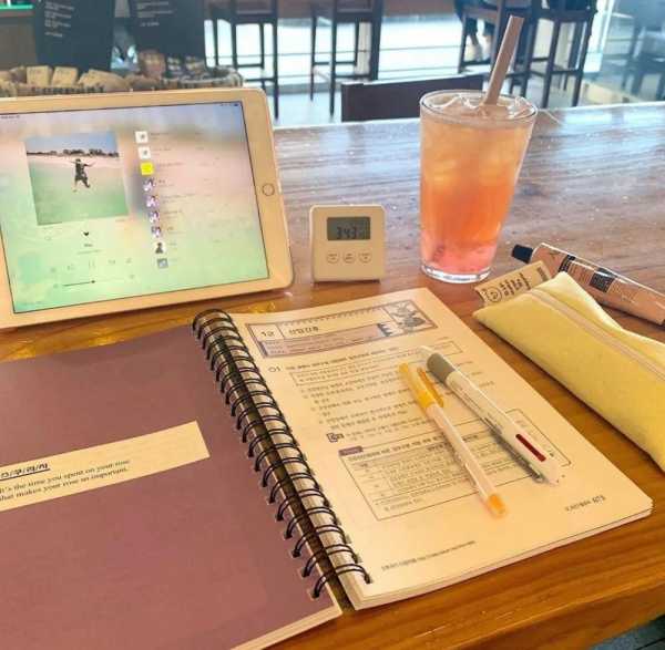 离职朋友圈高级感文案诗句(宣布自己辞职了的朋友圈)