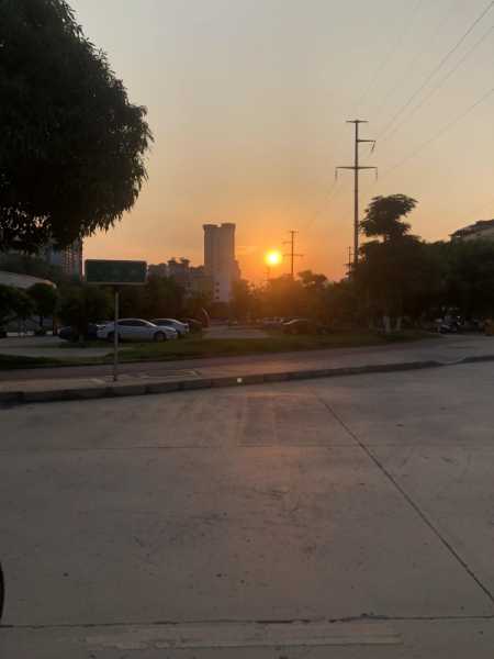 努力挣钱的文案致自己发圈（努力挣钱的霸气说说）