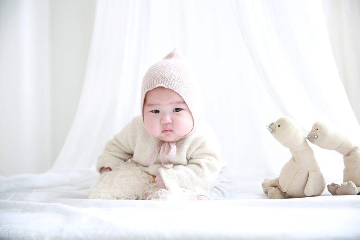 宝宝满月朋友圈文案可爱（小宝宝满月祝福语简短）