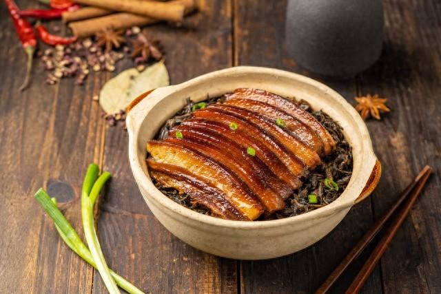 美食怎么配文案朋友圈句子（美食优秀文案欣赏短句）