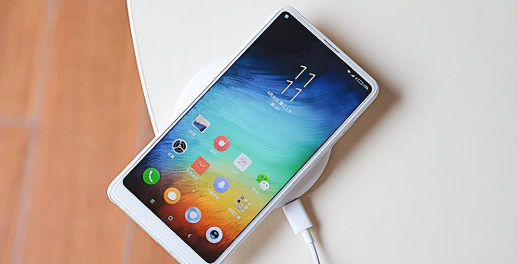 小米手机充电发烫是什么原因造成的（充电时发热的解决方法）